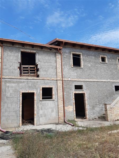 12 TORTORETO - COUNTRY HOUSE DA RISTRUTTURARE.jpg