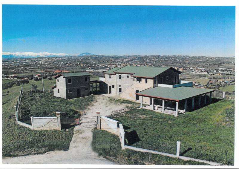 02 TORTORETO - COUNTRY HOUSE DA RISTRUTTURARE.jpg