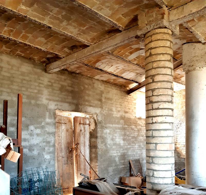 14 TORTORETO - COUNTRY HOUSE DA RISTRUTTURARE.jpg