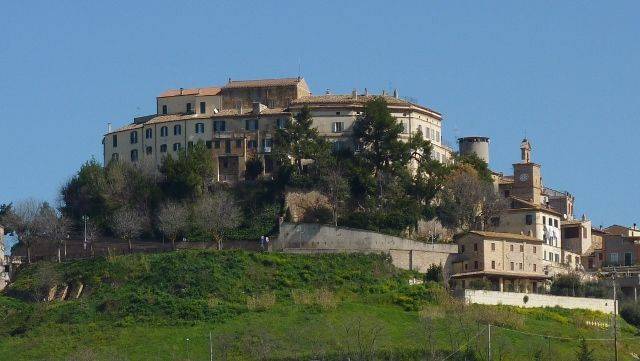 44COLONNELLA-CENTROSTORICOCASAPARZIALMENTERISTRjpg