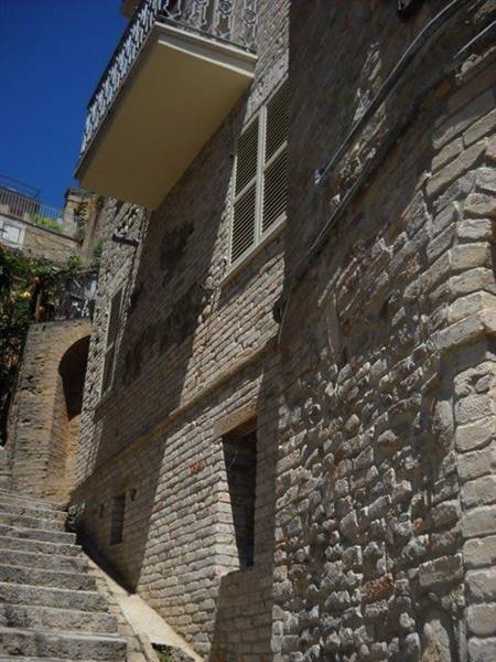 27COLONNELLA-CENTROSTORICOCASAPARZIALMENTERISTRjpg