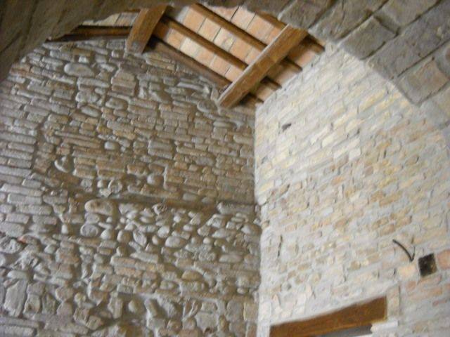 32COLONNELLA-CENTROSTORICOCASAPARZIALMENTERISTRjpg