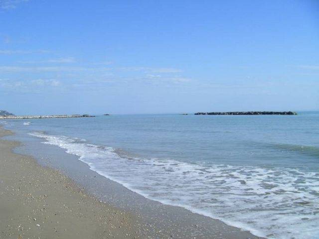 01 CUPRA MARITTIMA-AVVIATO STABILIMENTO BALNEARjpg