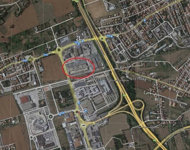 Centro commerciale vista aerea.jpg