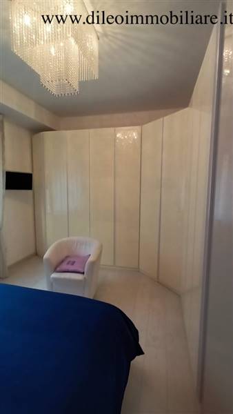 09 GROTTAMMAREDILEOVENDELUMINOSOEAMPIOAPPARTAMENTO