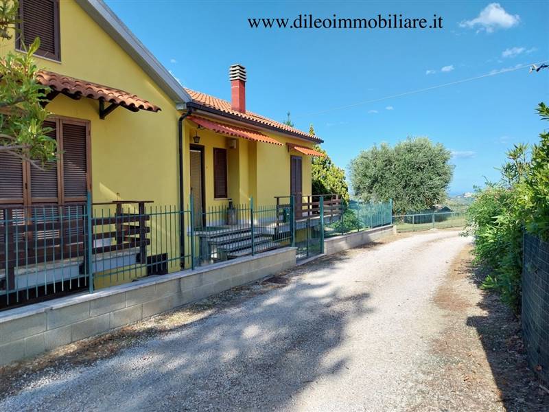 04DILEOIMMOBILIAREVENDECASACONTERRENOCASTORANO.jpg