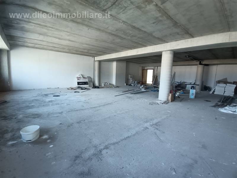 LOCALE COMMERCIALE (2).jpg