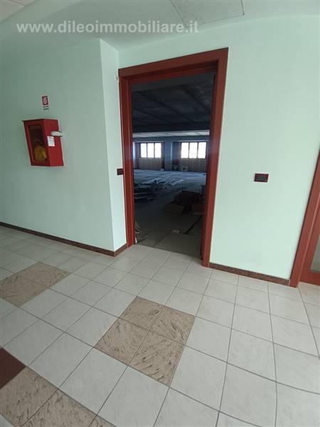 LOCALE COMMERCIALE (4).jpg