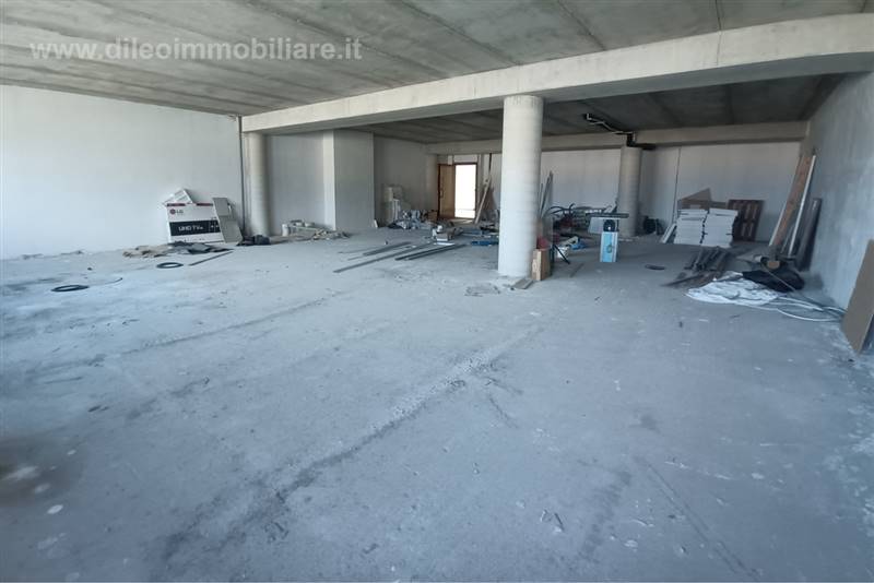 LOCALE COMMERCIALE (6).jpg