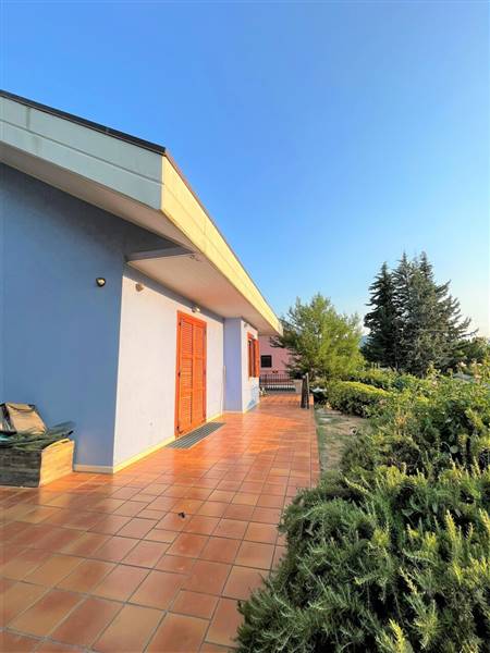 DILEOIMMOBILIARE VENDE VILLA
