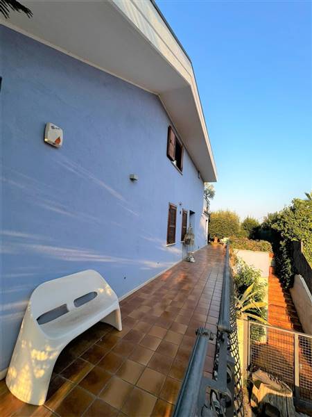DILEOIMMOBILIARE VENDE VILLA