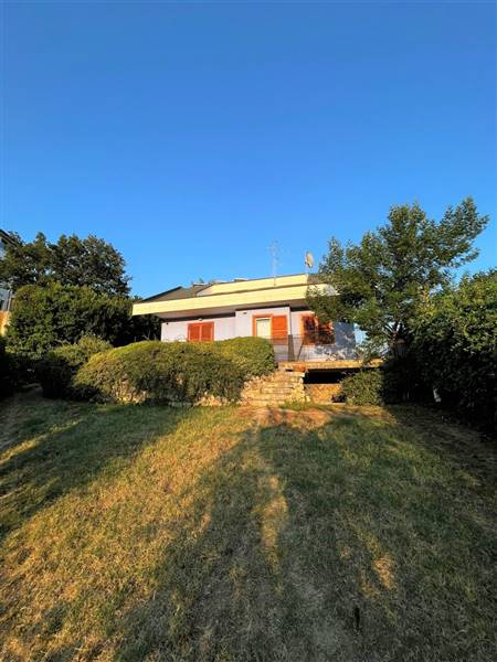 DILEOIMMOBILIARE VENDE VILLA