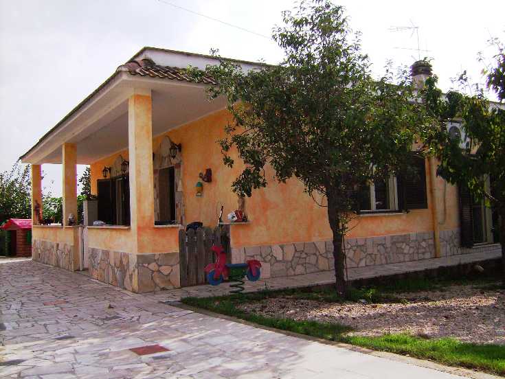 Villa in Via Delle Mimose a Pomezia