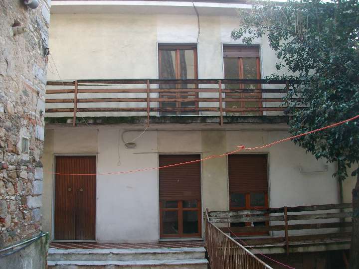Casa semi indipendente abitabile a Carrara