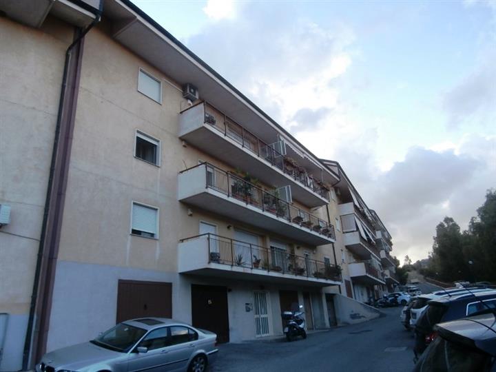 Quadrilocale in Via Cesare Battisti,237 in zona Centro a Messina