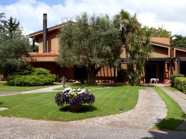 Villa in Via Tullio Passarelli in zona Eur (europa), Laurentino, Montagnola a Roma