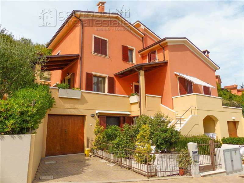 Villa a schiera in ottime condizioni in zona Sasso a Urbino
