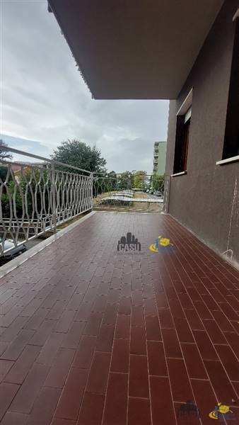 Terrazzo soggiorno 1.jpg