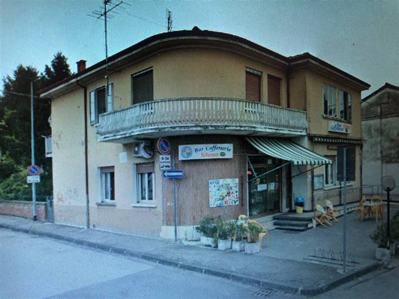 Palazzo in Via Dieci Martiri in zona Porotto-cassana a Ferrara