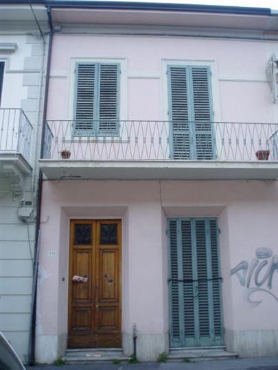 Casa semi indipendente in Via Puccini a Viareggio