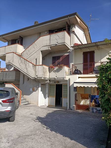 Casa singola in Via Quercioli in zona Quercioli,rinchiostra a Massa