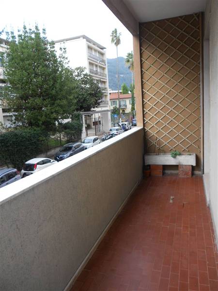 Appartamento in Via Giovanni Pascoli in zona Centro a Massa