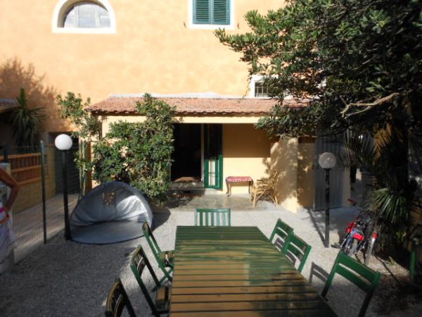 Appartamento indipendente in Piazza Garibaldi in zona Vada a Rosignano Marittimo