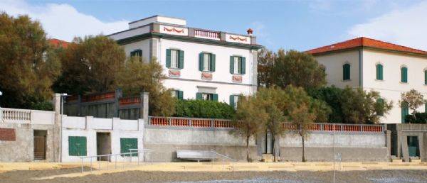 villa cast.rob 1.jpg