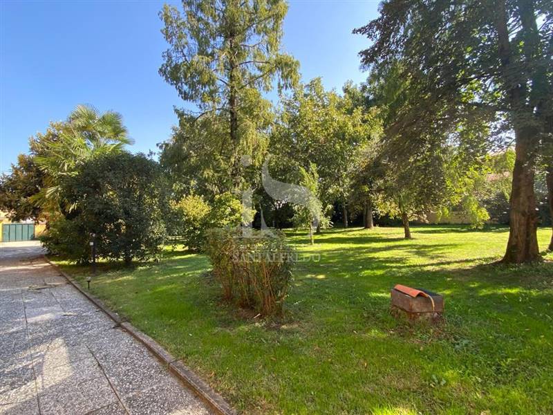 Lodi Maneggio in Vendita