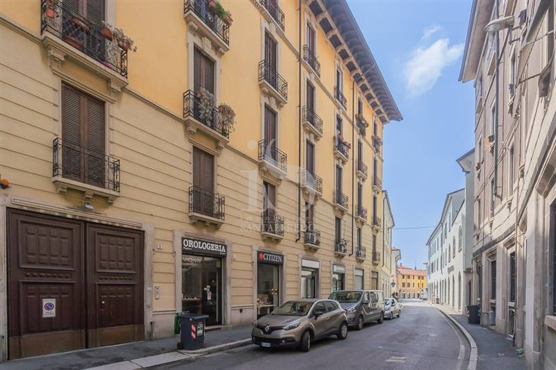 Monza Via Casati Vendita Negozio Studio