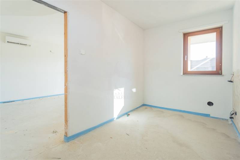 Cucina Abitabile con due finestre