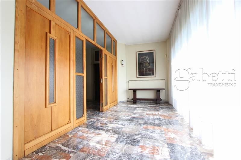 ingresso primo piano