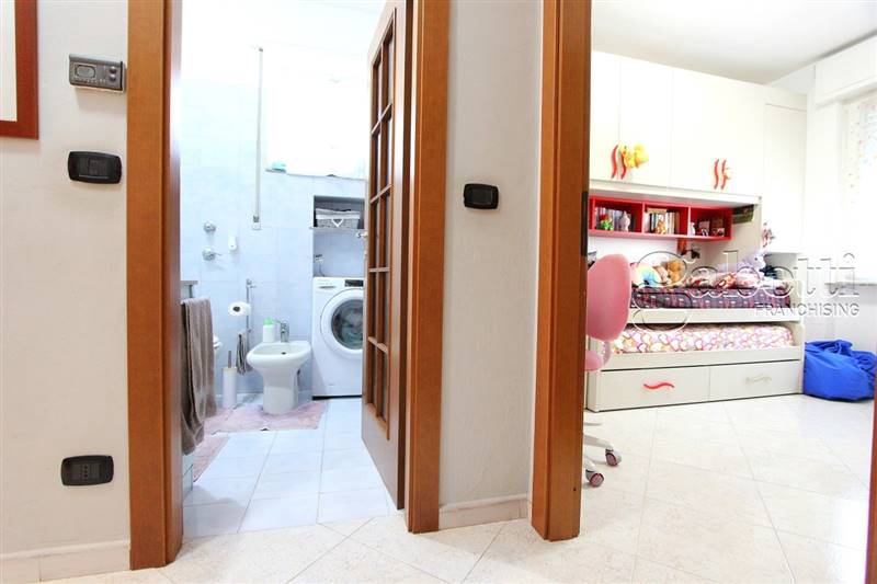 vista bagno e cameretta