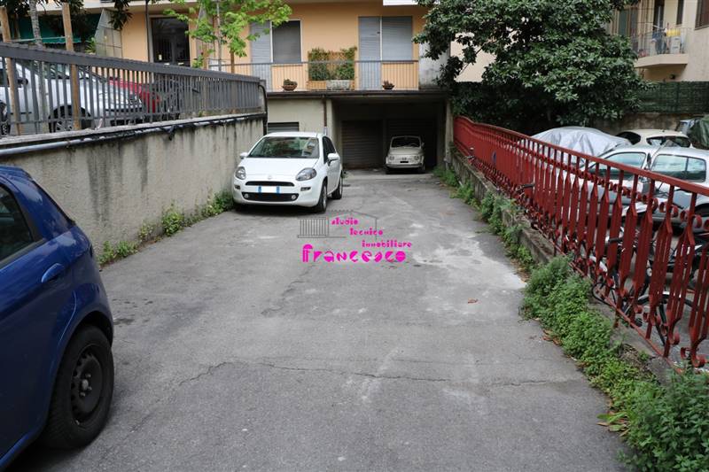 Veduta dell'accesso ai box auto