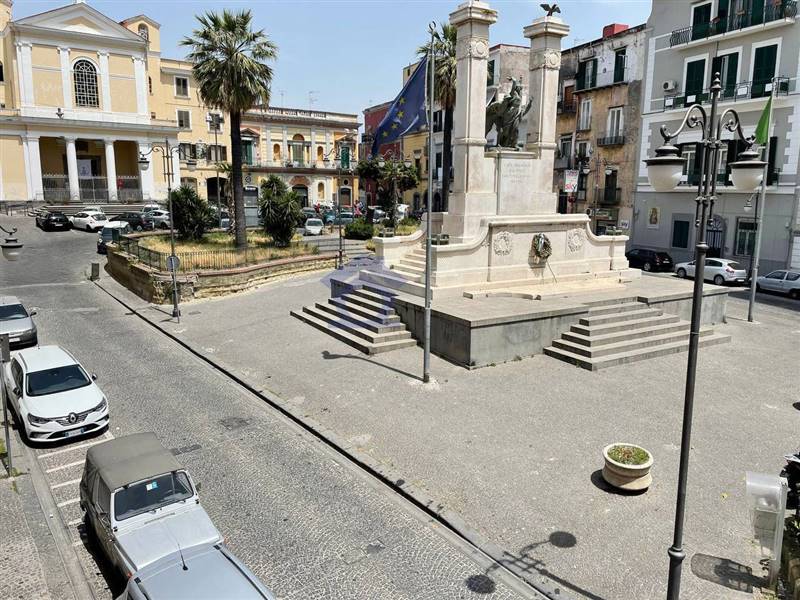 Quadrilocale in Piazza Ernesto Cesaro a Torre Annunziata