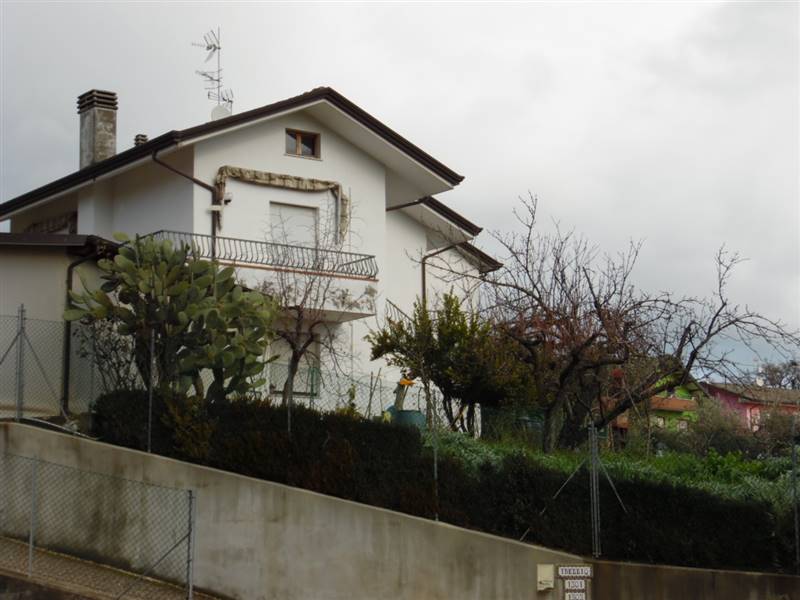 Casa semi indipendente in Via Trebbio 1301 Montescudo - Monte Colombo in zona Croce a Montescudo-monte Colombo