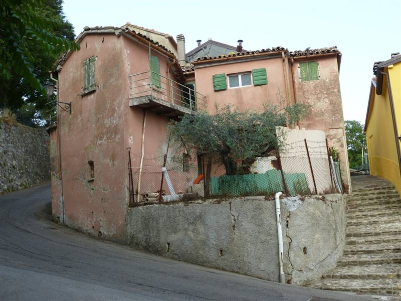 Casa semi indipendente in Via Borgo a Montescudo-monte Colombo
