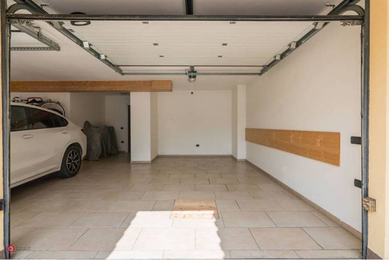 30 Garage centro e sx.JPG