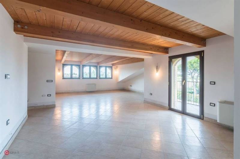 27 Stanza App.sopra.JPG