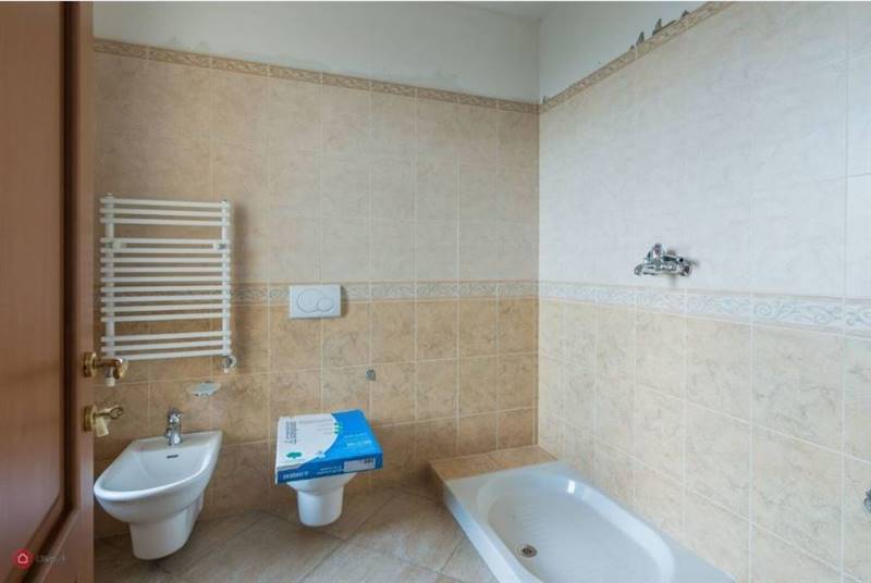 32 Bagno retro palestra.JPG