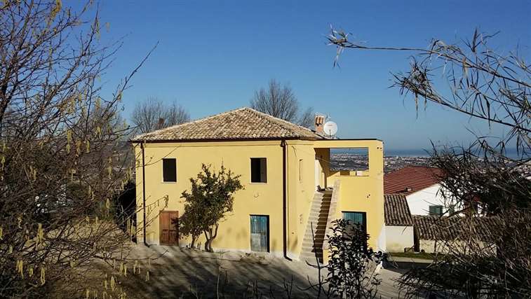 Villa ristrutturata in zona Tortoreto Alta a Tortoreto