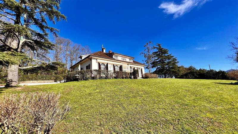 Villa seminuova in zona Sant'Alessio a Lucca