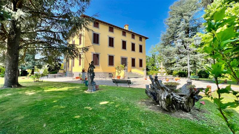 Villa seminuova a Lucca
