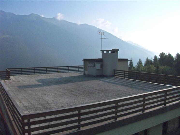 Fotospendida terrazza con vista monti e valle