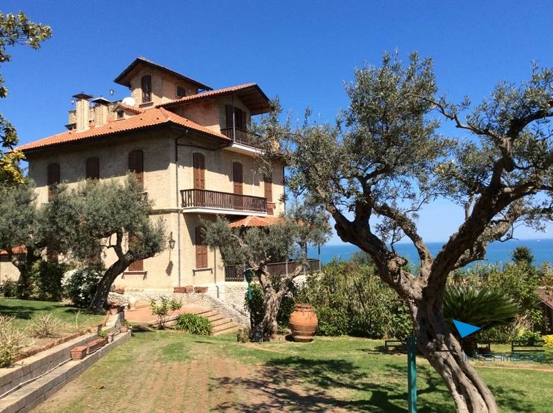 Villa seminuova a Francavilla al Mare