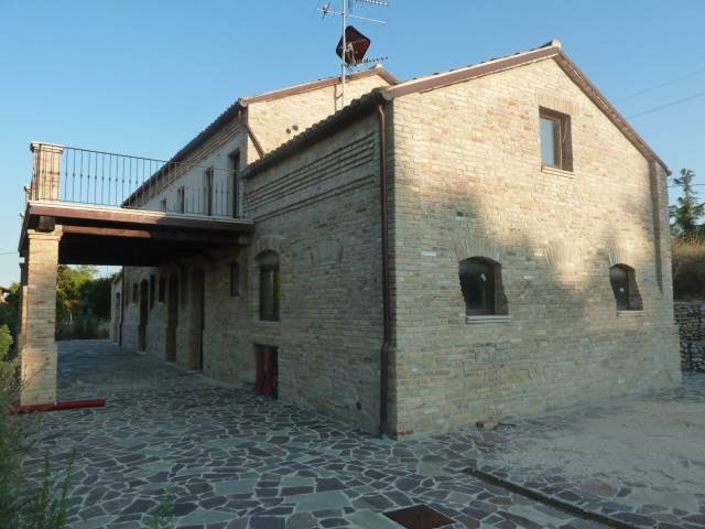 Casa singola ristrutturata in zona Casarica a Acquaviva Picena