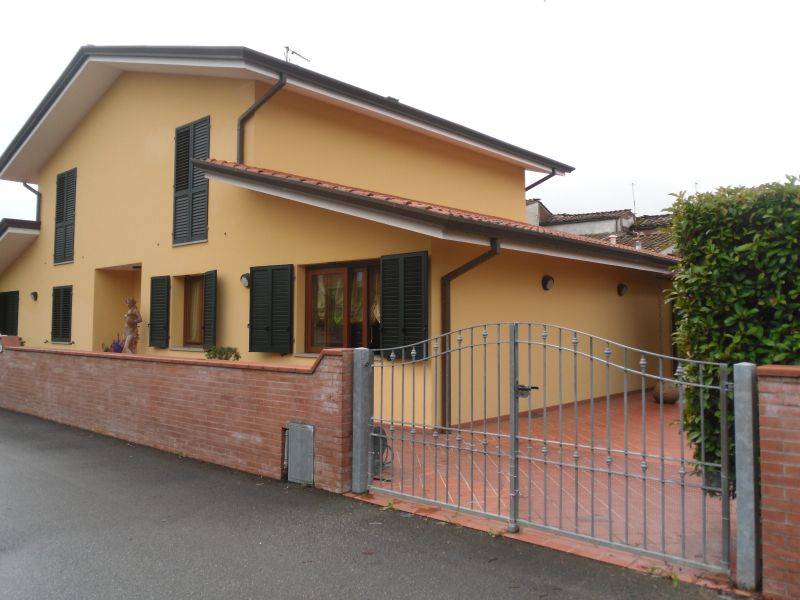 Villa in ottime condizioni in zona Chiatri Puccini a Lucca