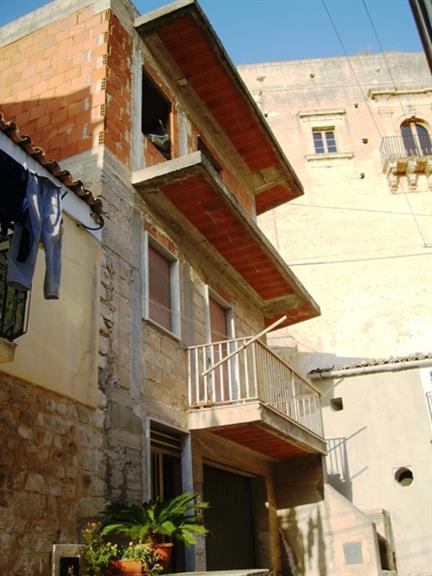 Casa singola in Via Alfieri in zona Scicli a Scicli