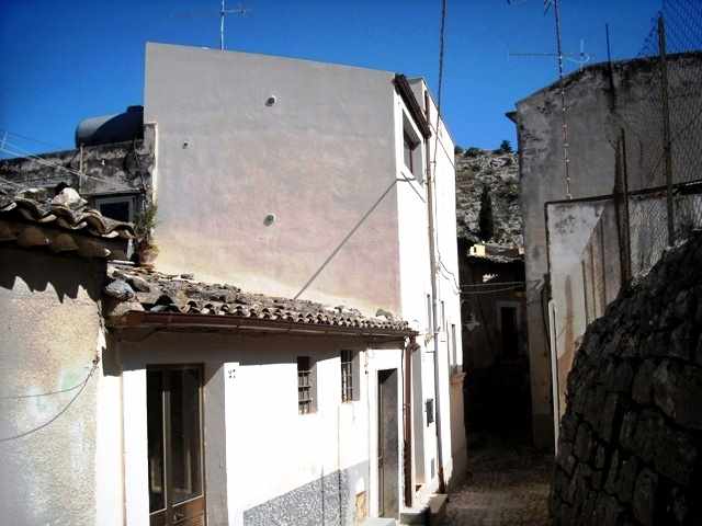 Casa singola in Via Betto in zona Scicli a Scicli