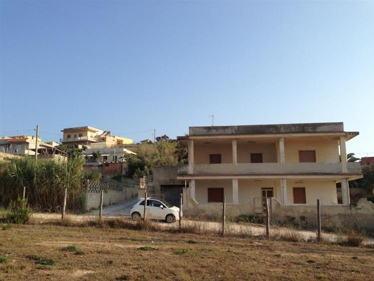 Casa singola in Via Matilde Serao in zona Cava D'Aliga a Scicli
